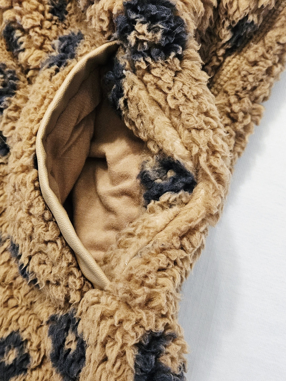 Abercrombie Women's Cozy Leopard Sherpa Pullover - Tan/Black - Picture 6 of 9